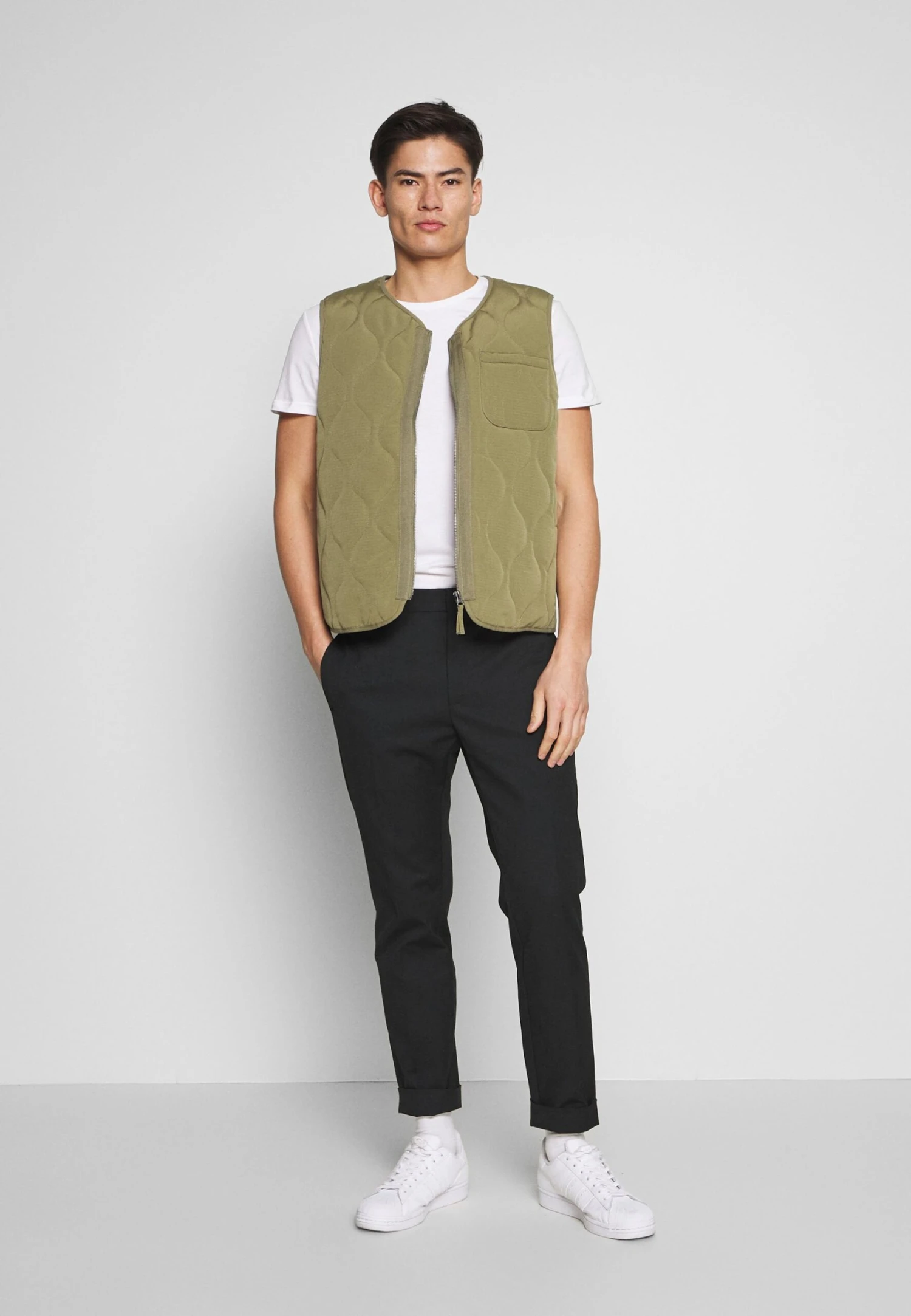 Pier One5 PACK - T-shirt - Bas - Olive/ White/ Navy /yellow /black 3 Pier One5 PACK - T-shirt - Bas - Olive/ White/ Navy /yellow /black