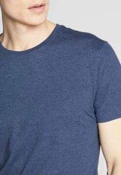 Pier One3 PACK - T-shirt - Bas - Black/white/blue -Macys Butik 878a6b632a3e4d79b61d9c486c38c510