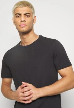 Pier One7 PACK - T-shirt - Bas - Black 12 Pier One7 PACK - T-shirt - Bas - Black -Macys Butik a537c665fcb548988df38d98a88a46a2