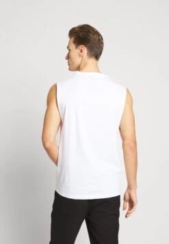 Pier One3 PACK - T-shirt - Bas - Grey/white/black 12 Pier One3 PACK - T-shirt - Bas - Grey/white/black -Macys Butik a9eda1483b324f9bb5e5f44f95d5a2f7