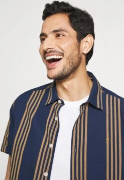 Pier OneT-shirt - Bas - White/black/bordeaux -Macys Butik ad1e5f105df94e638daafdd57d29d49c