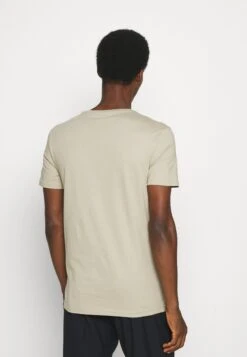 Pier OneT-shirt - Bas - White/dark Grey/black 11 Pier OneT-shirt - Bas - White/dark Grey/black -Macys Butik d4309172134f476283eb4fd8b00555ed