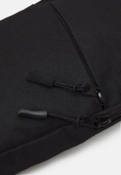 Pier OneBältesväska - Black -Macys Butik dab56f0d9f6a4e8f95ff10ff87072d05