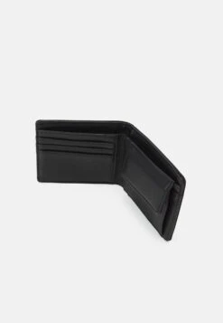 Pier OnePlånbok - Black 8 Pier OnePlånbok - Black -Macys Butik e7885d8972f943d8b4c5ec29dc6e4f00