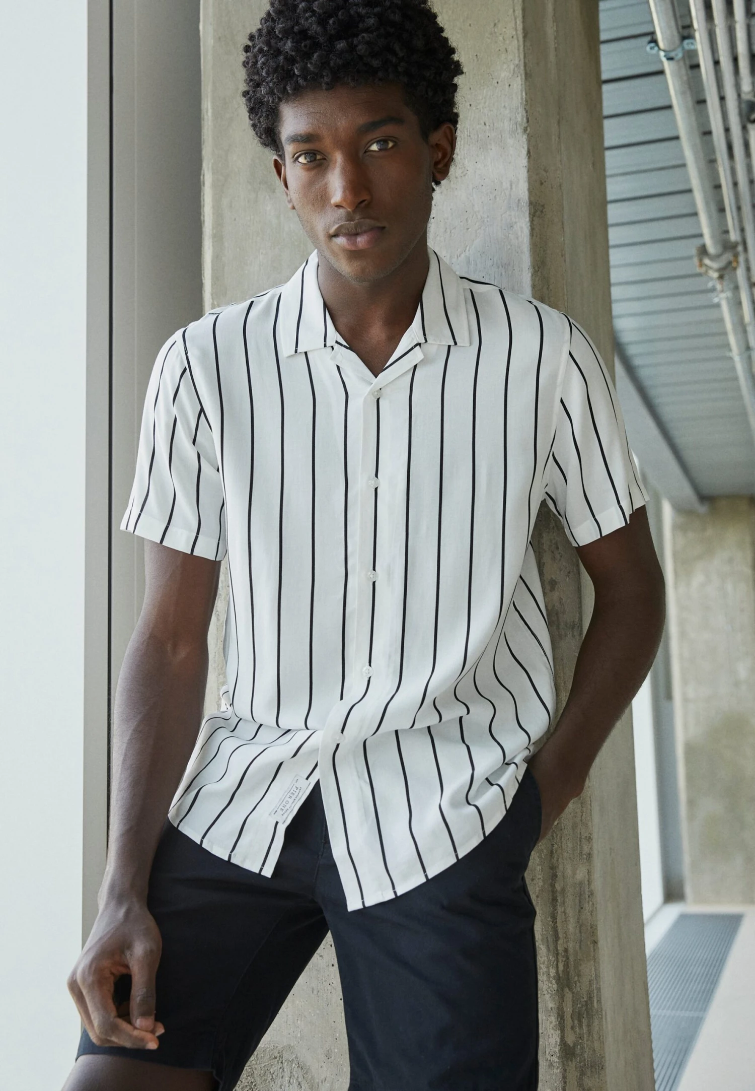 Pier One2 PACK - Skjorta - Black/white 5 Pier One2 PACK - Skjorta - Black/white - Bild 3